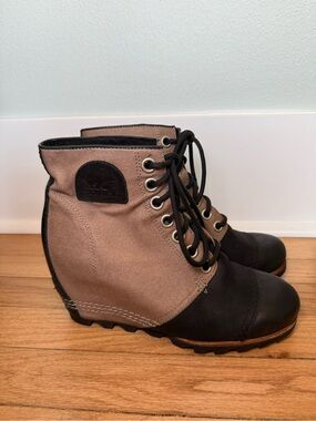 Sorel Joan of Artic Wedge PDX waterproof Lace-Up Boots - Tan & Black